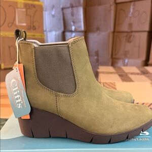 Cliffs by WHITE MOUNTAIN Olive Suede Wedge Chelsea Booties